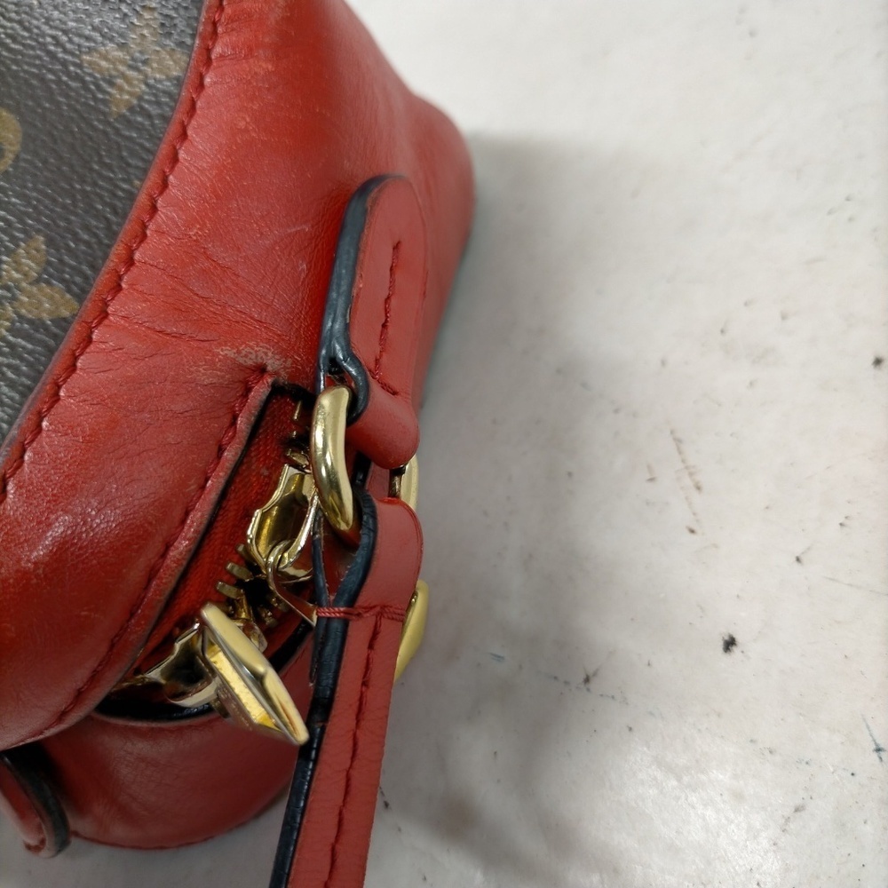 Louis Vuitton Saintonge Red Monogram - Picture 8 of 16